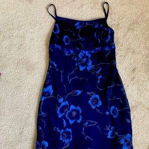 Cute mini w sparkle throughout. Spaghetti straps